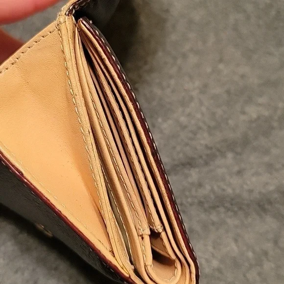 Small Kate Spade wallet snap & zipper closure...sew pictures for condition - Picture 14 of 15